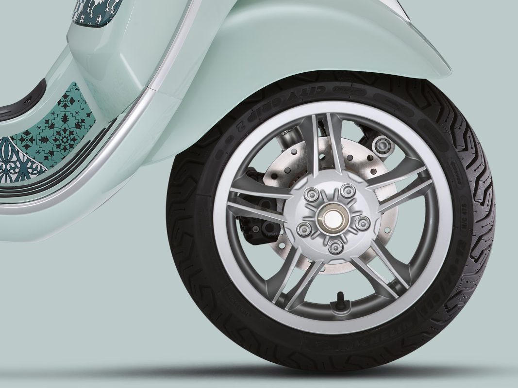 Vespa Primavera 50 Batik